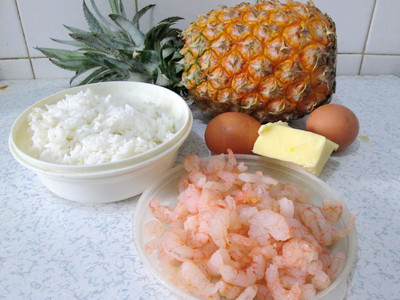 虾仁菠萝焗饭步骤1