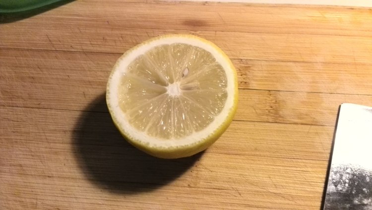 鲜榨柠檬苦瓜芹菜萝卜步骤2
