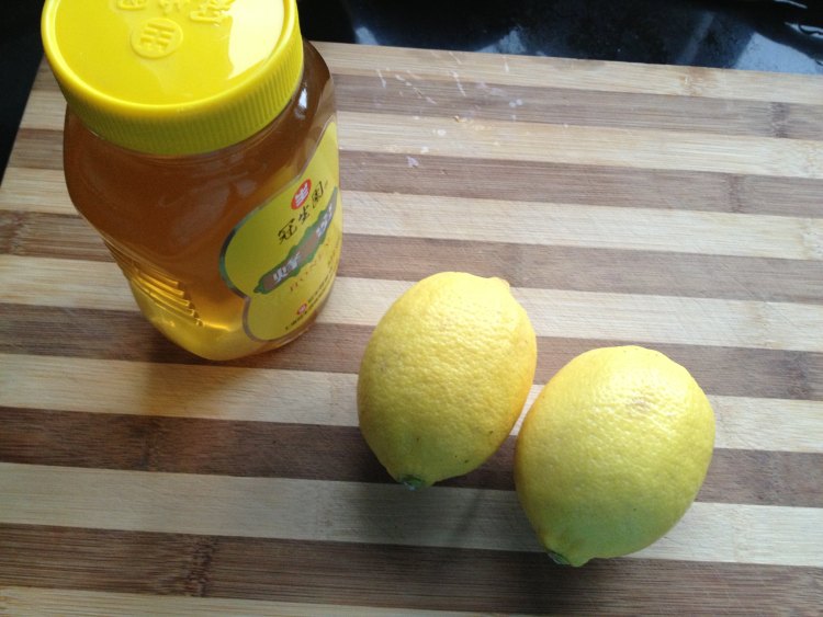 柠檬枸杞蜂蜜茶步骤1