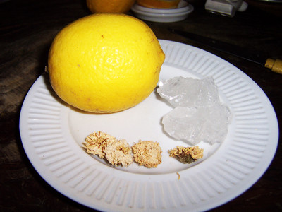 柠檬蜂蜜菊花茶步骤1