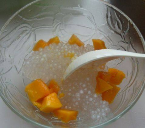椰奶甜橙芒果西米露步骤7