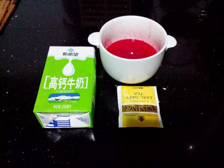 自制西瓜味奶茶步骤1