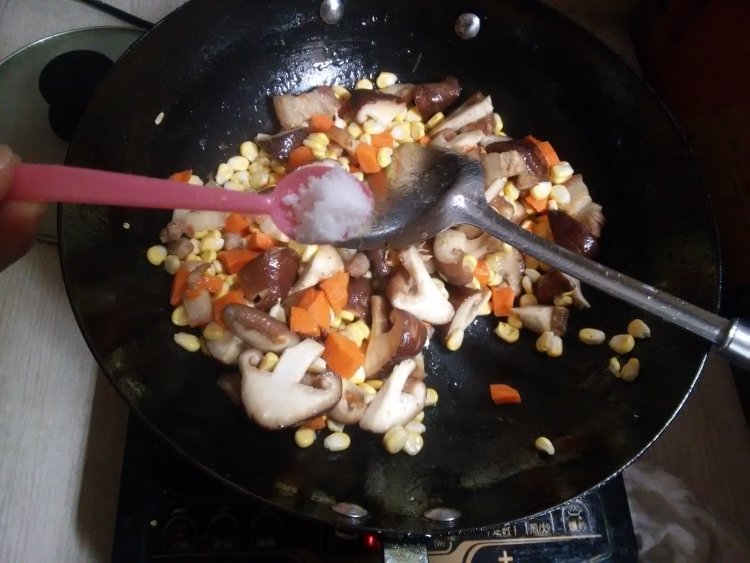 玉米香菇糯米饭步骤8