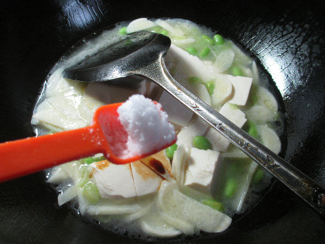 毛豆茭白煮豆腐步骤6