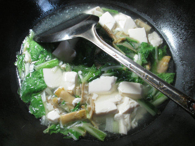 羊尾笋小白菜煮豆腐步骤8