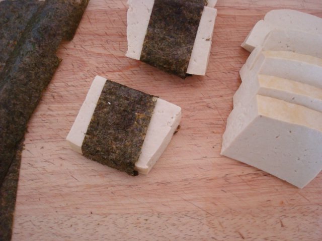 蒜香酱汁海苔豆腐步骤2