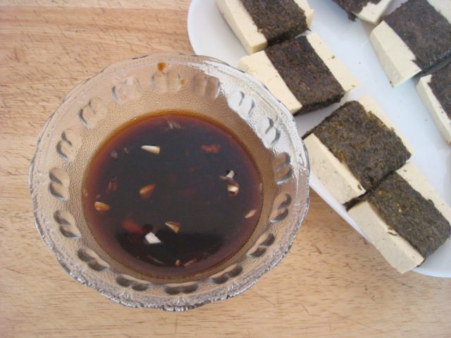 蒜香酱汁海苔豆腐步骤3