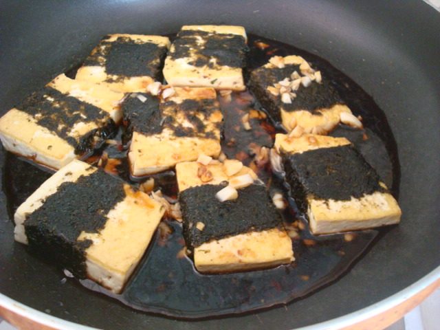 蒜香酱汁海苔豆腐步骤5