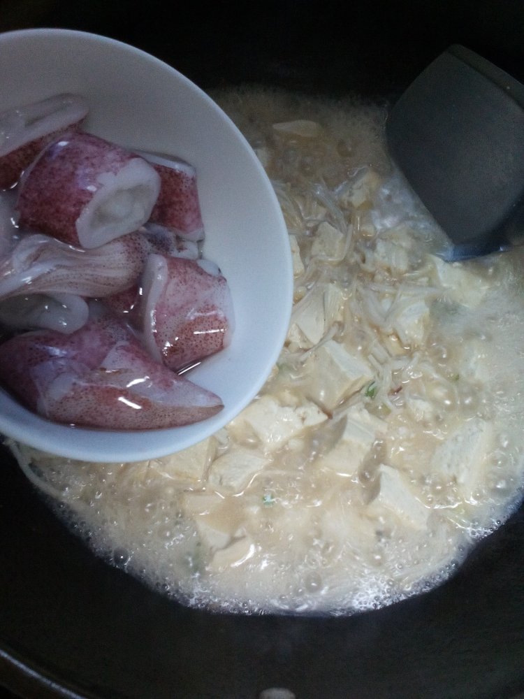 金针菇海鲜炖豆腐步骤8