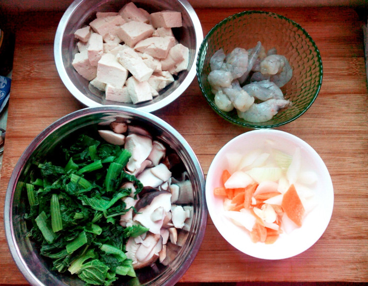 白菜虾仁烩豆腐步骤1