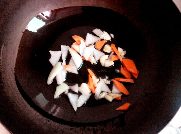 白菜虾仁烩豆腐步骤2