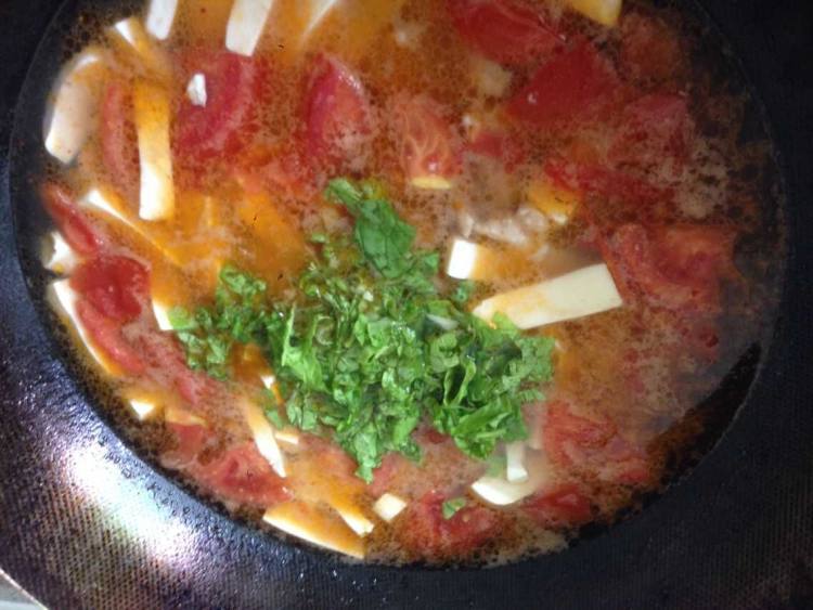 西红柿豆腐肉丝汤步骤9