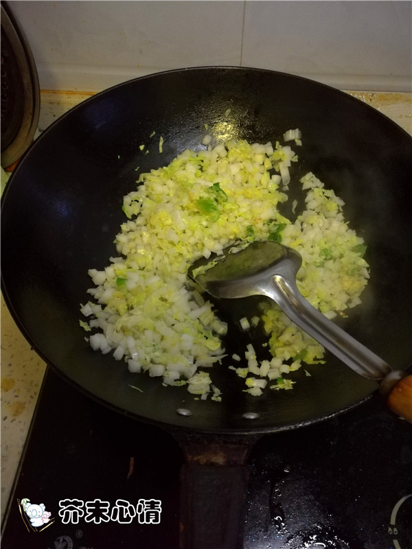 白菜香菇肉丁打卤凉皮步骤2