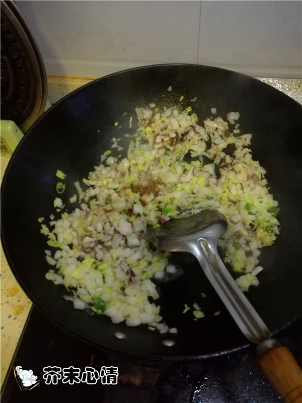 白菜香菇肉丁打卤凉皮步骤4