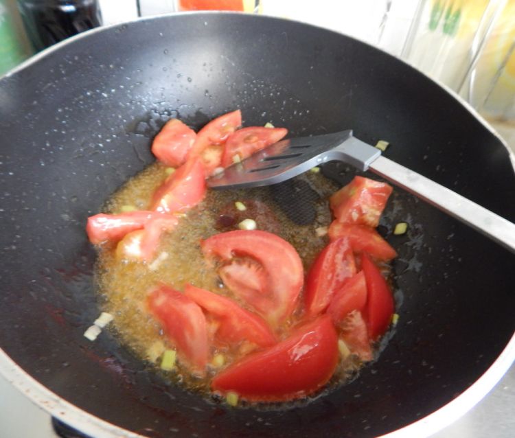 番茄土豆营烧鸡丁步骤5